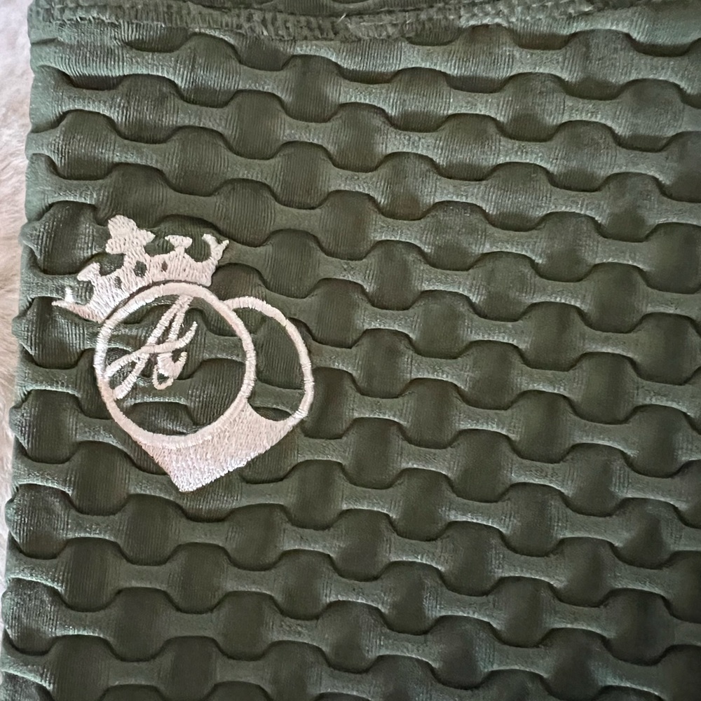 Bootyqueen apparel IDEAL legging. Size small. Olive green. - Picture 4 of 6